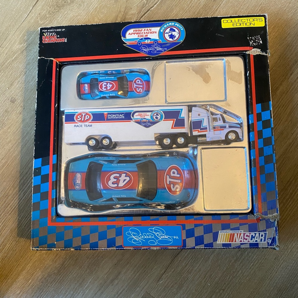 Richard Petty Race Team Collector's Edition Toy Set - Blue and Red